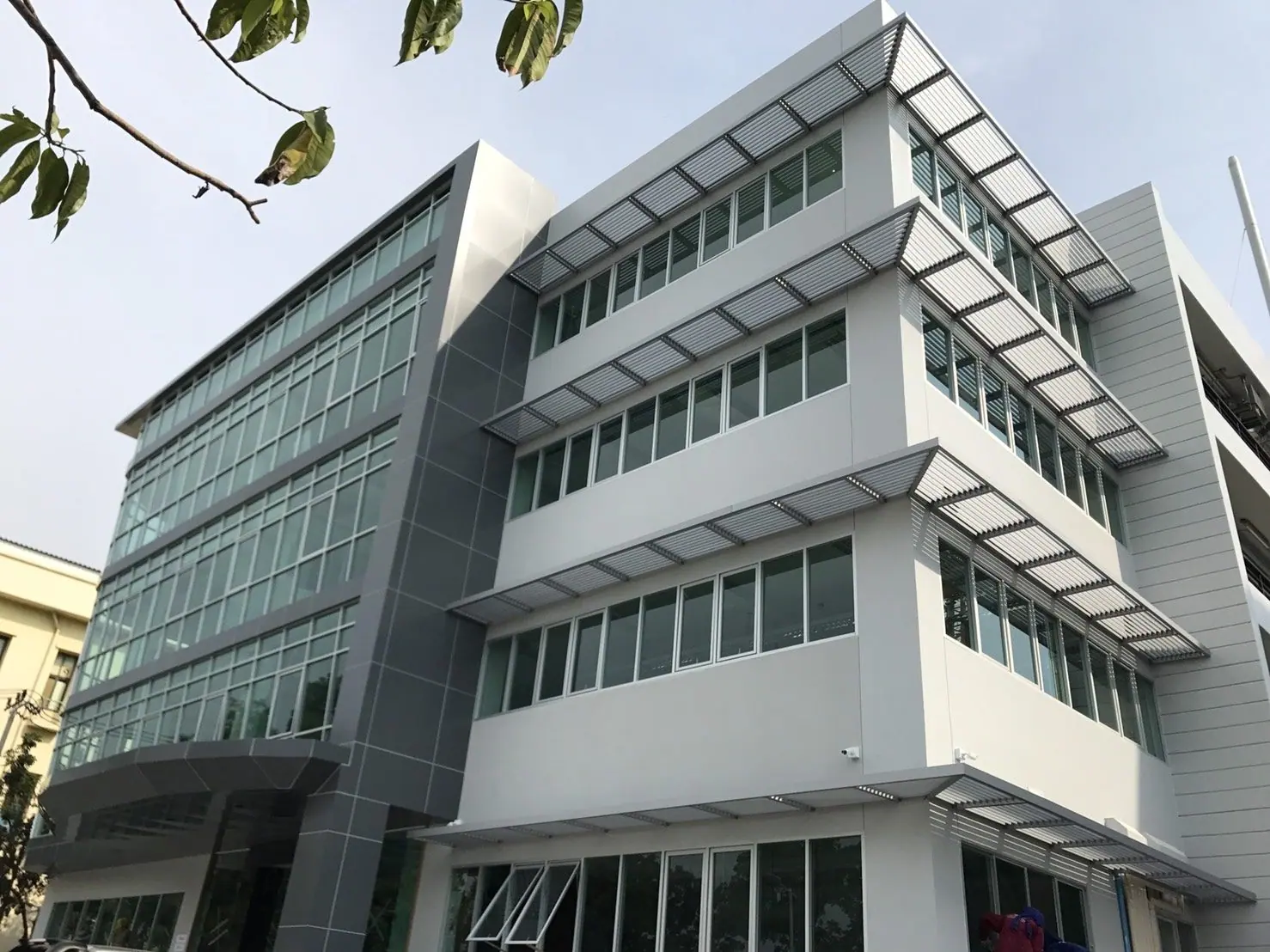 อาคารโรงงาน-ออฟฟิศ คสล. 5 ชั้น + ตกแต่งภายใน