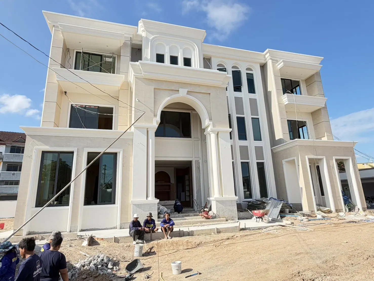 บ้าน 3 ชั้น 1,200 ตร.ม.