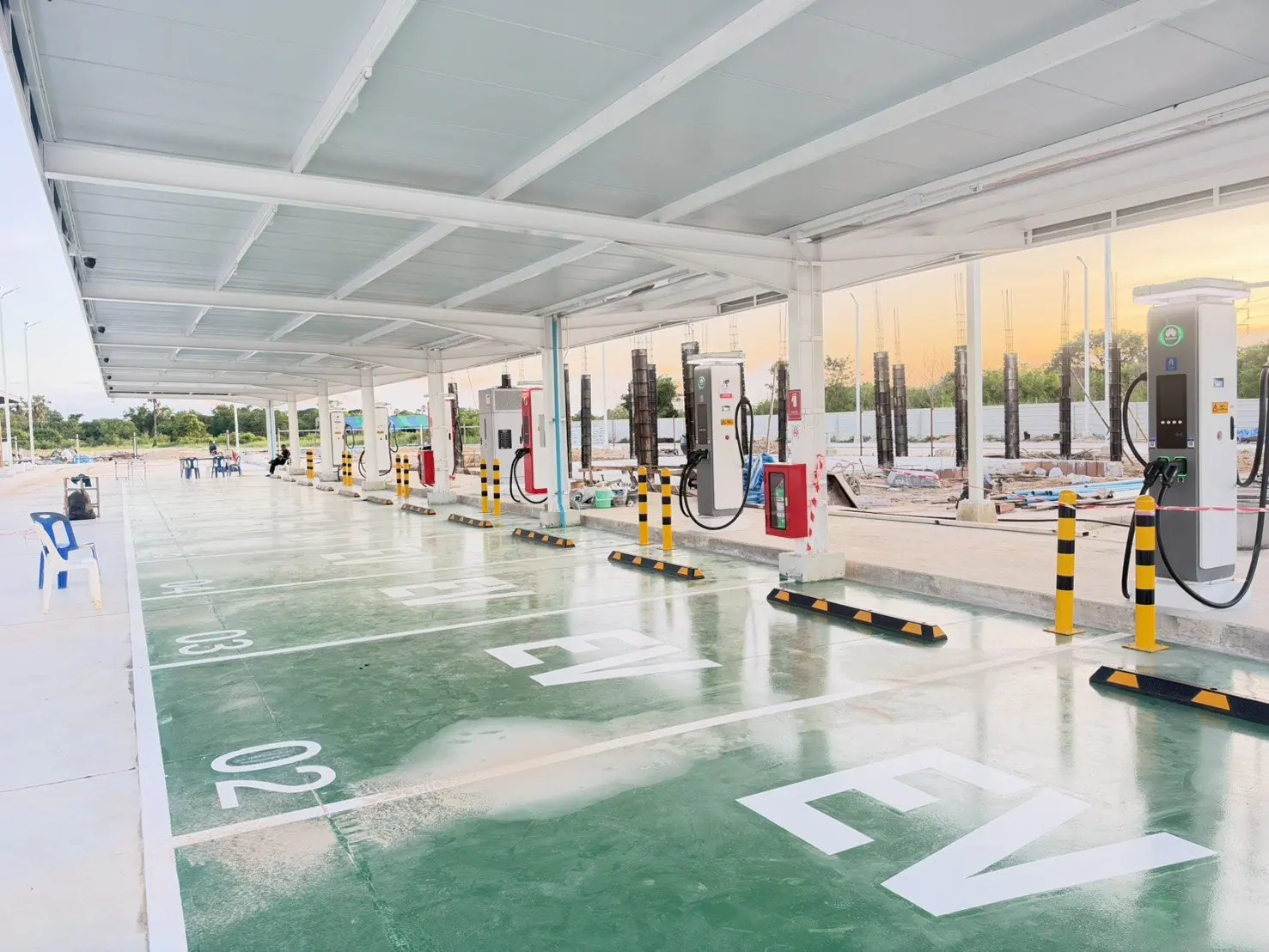 สถานีชาร์จรถ EV 40 หัวชาร์จ